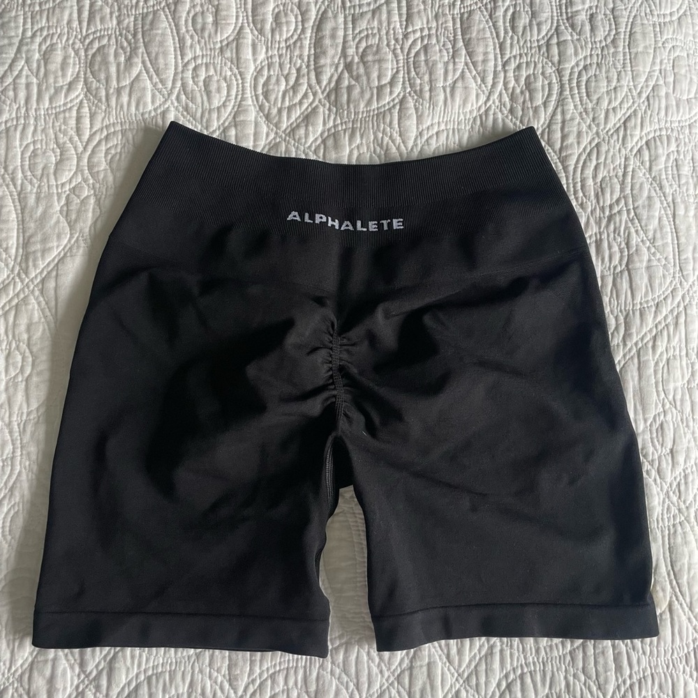 Alphalete Amplify Short 4.5”-Black